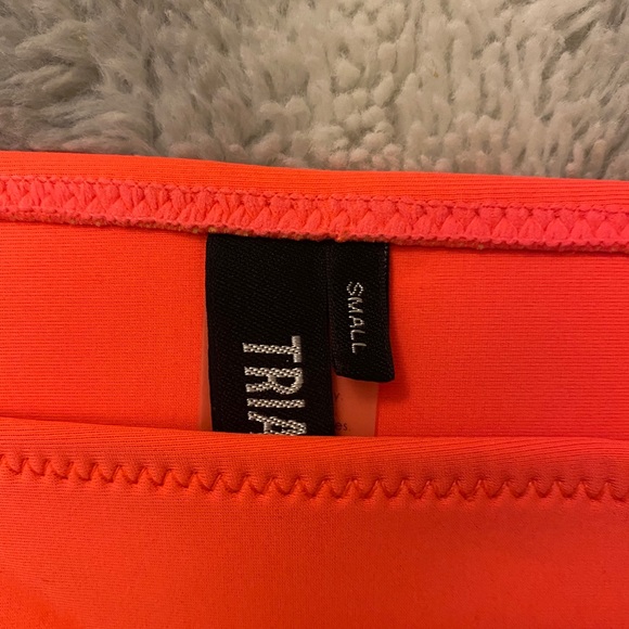 TRIANGL SWIMSUIT SET - Picture 3 of 3